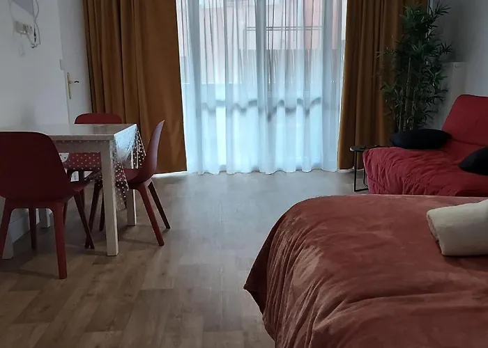 2 Lys Orleans Downtown, Free Secure Parking